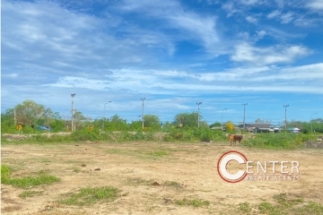 ขายที่ดินเปล่า ถมแล้ว ติดถนนเพชรบุรี-หาดเจ้าสำราญ (ทล.3177) ใกล้หาดเจ้าสำราญ เพชรบุรี ขนาด 9 ไร่